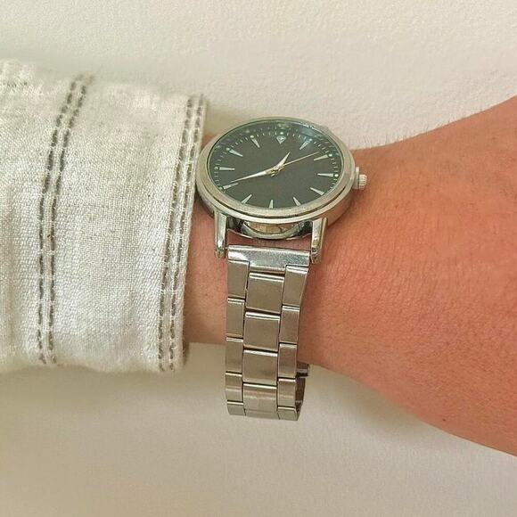 Y2K Silver Quartz Watch with Black Minimal Dial Unisex 8.5" New - Picture 2 of 8